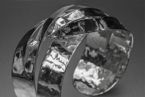 Faire briller vos bijoux en argent : conseils et astuces pour préserver l'éclat de vos bijoux.